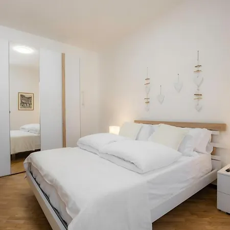 Eap 2, Apartment